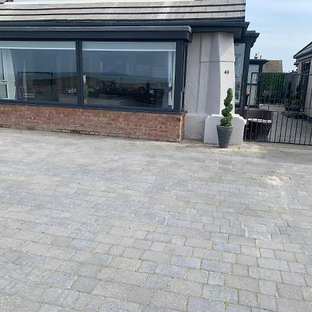 Beach House Apartment On Ground Floor With Sea View - Pet Friendly Cleveleys Buitenkant foto