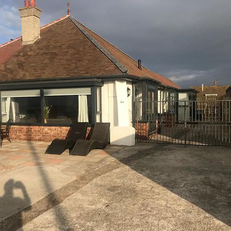 Beach House Apartment On Ground Floor With Sea View - Pet Friendly Cleveleys Buitenkant foto