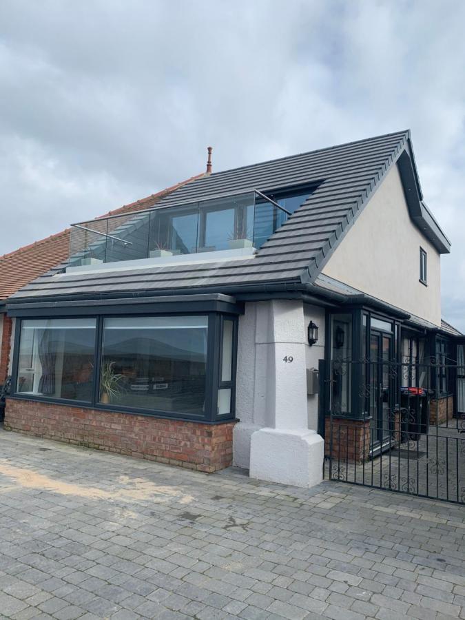 Beach House Apartment On Ground Floor With Sea View - Pet Friendly Cleveleys Buitenkant foto