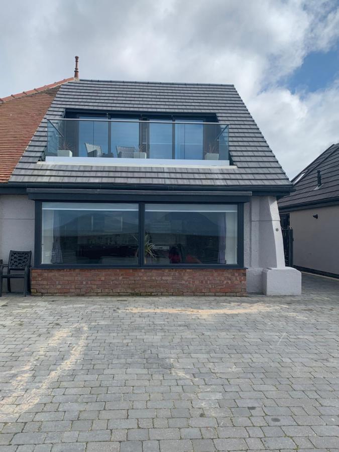 Beach House Apartment On Ground Floor With Sea View - Pet Friendly Cleveleys Buitenkant foto