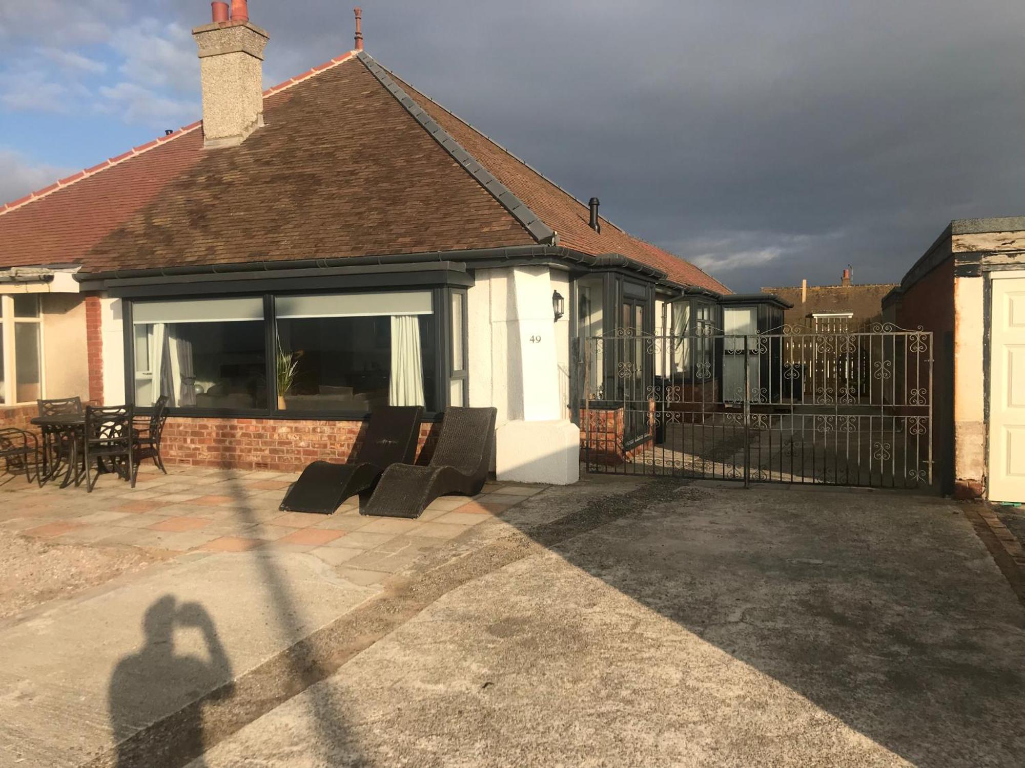 Beach House Apartment On Ground Floor With Sea View - Pet Friendly Cleveleys Buitenkant foto