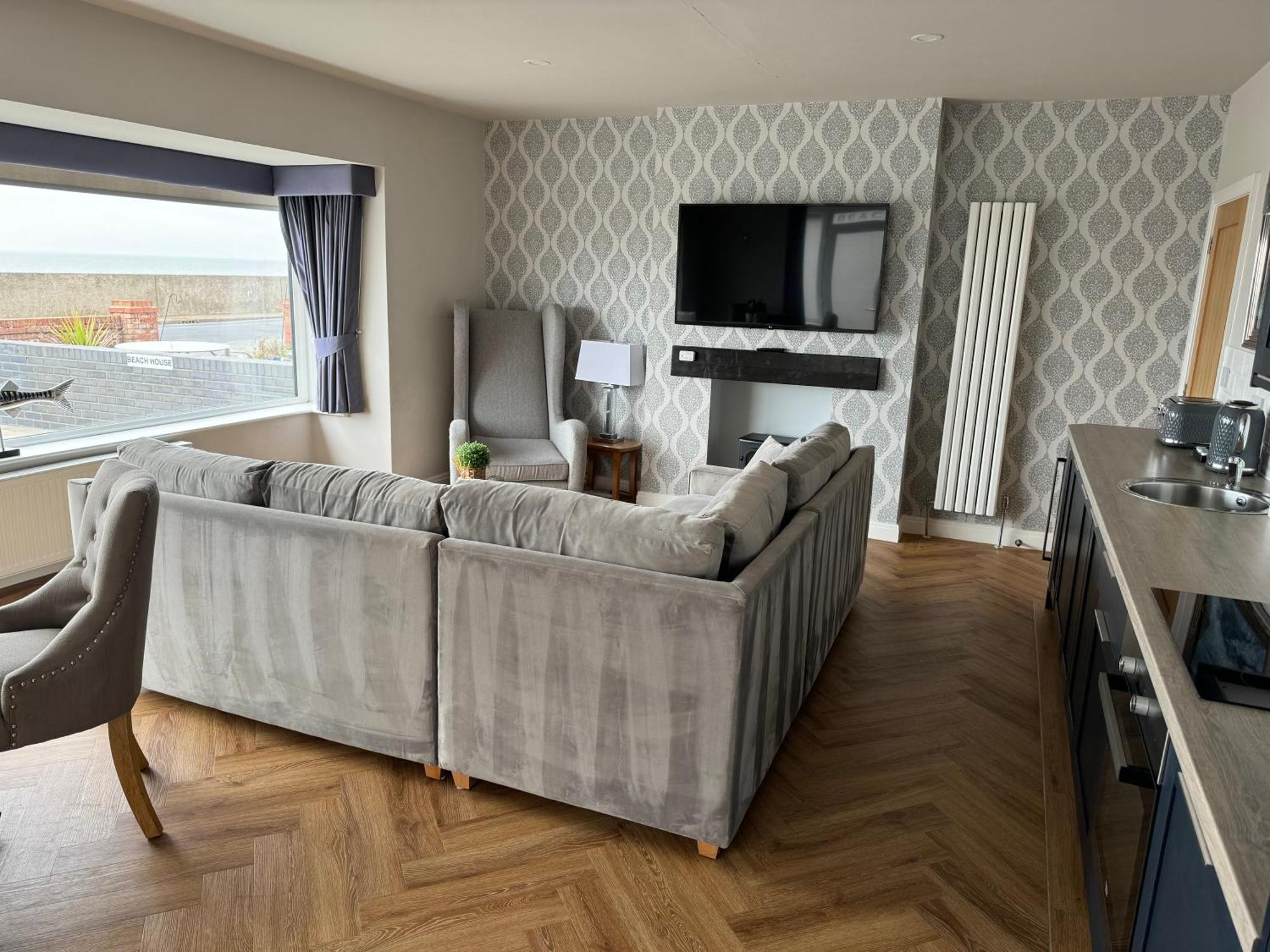 Beach House Apartment On Ground Floor With Sea View - Pet Friendly Cleveleys Buitenkant foto