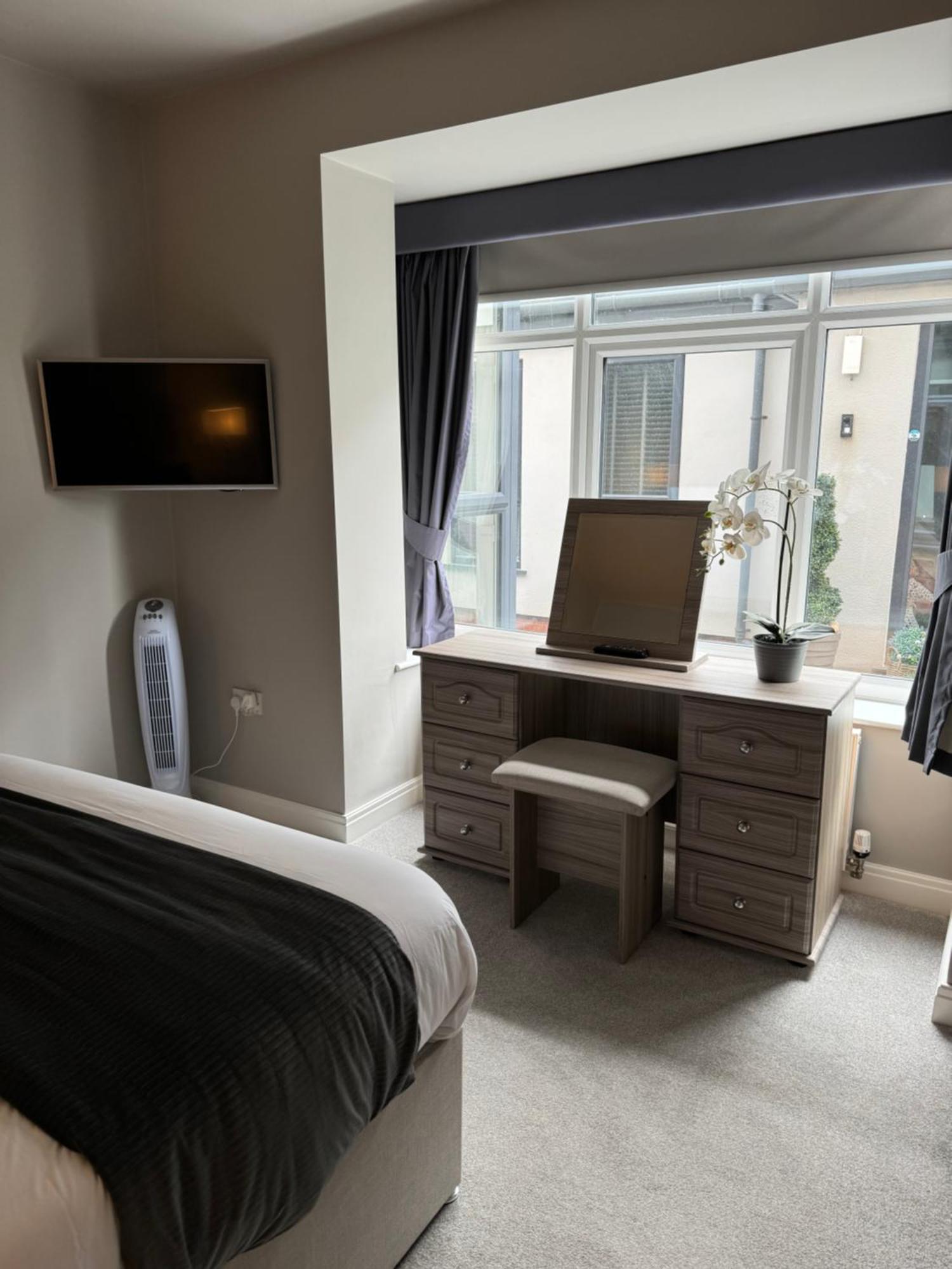 Beach House Apartment On Ground Floor With Sea View - Pet Friendly Cleveleys Buitenkant foto