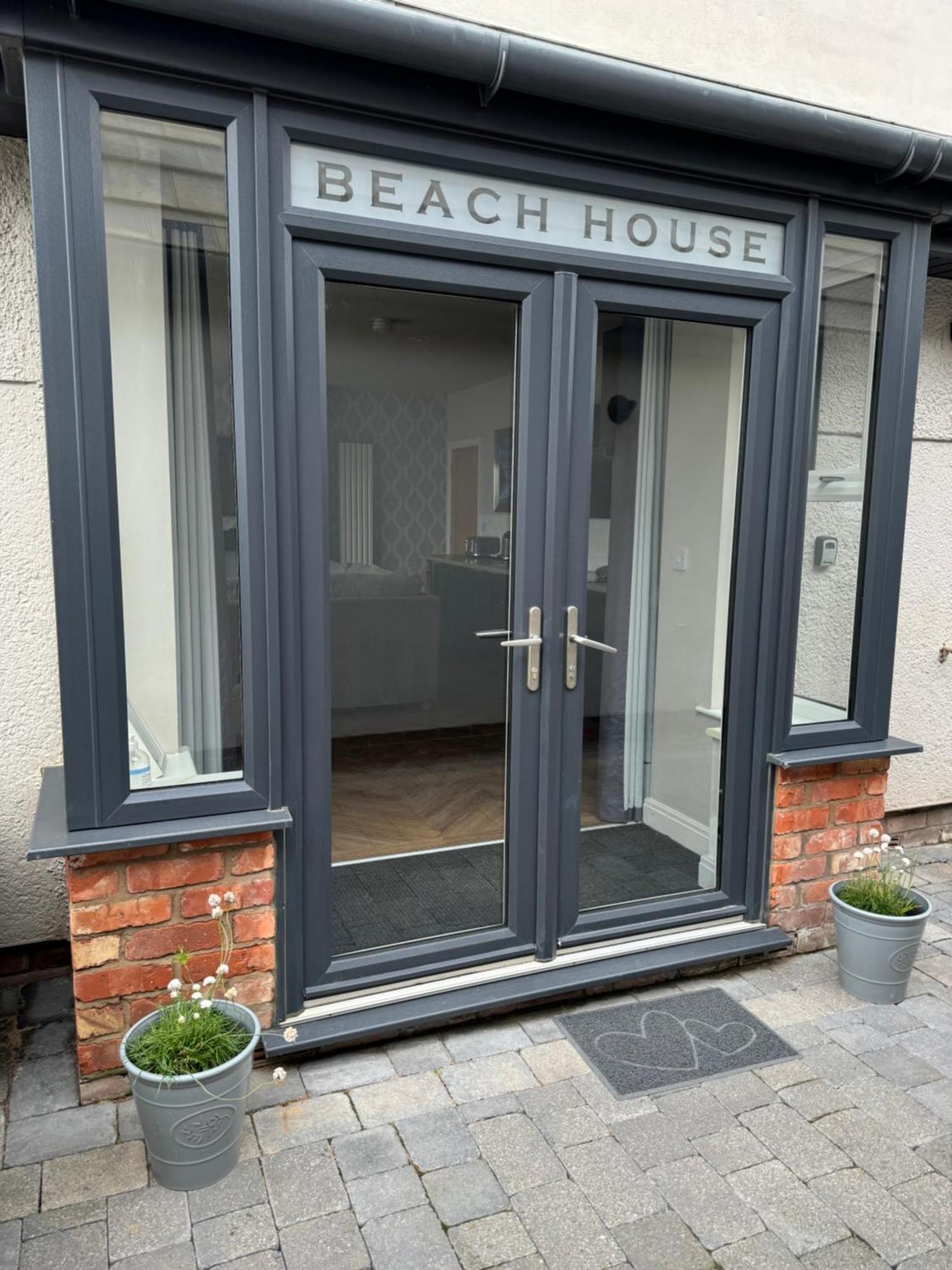 Beach House Apartment On Ground Floor With Sea View - Pet Friendly Cleveleys Buitenkant foto