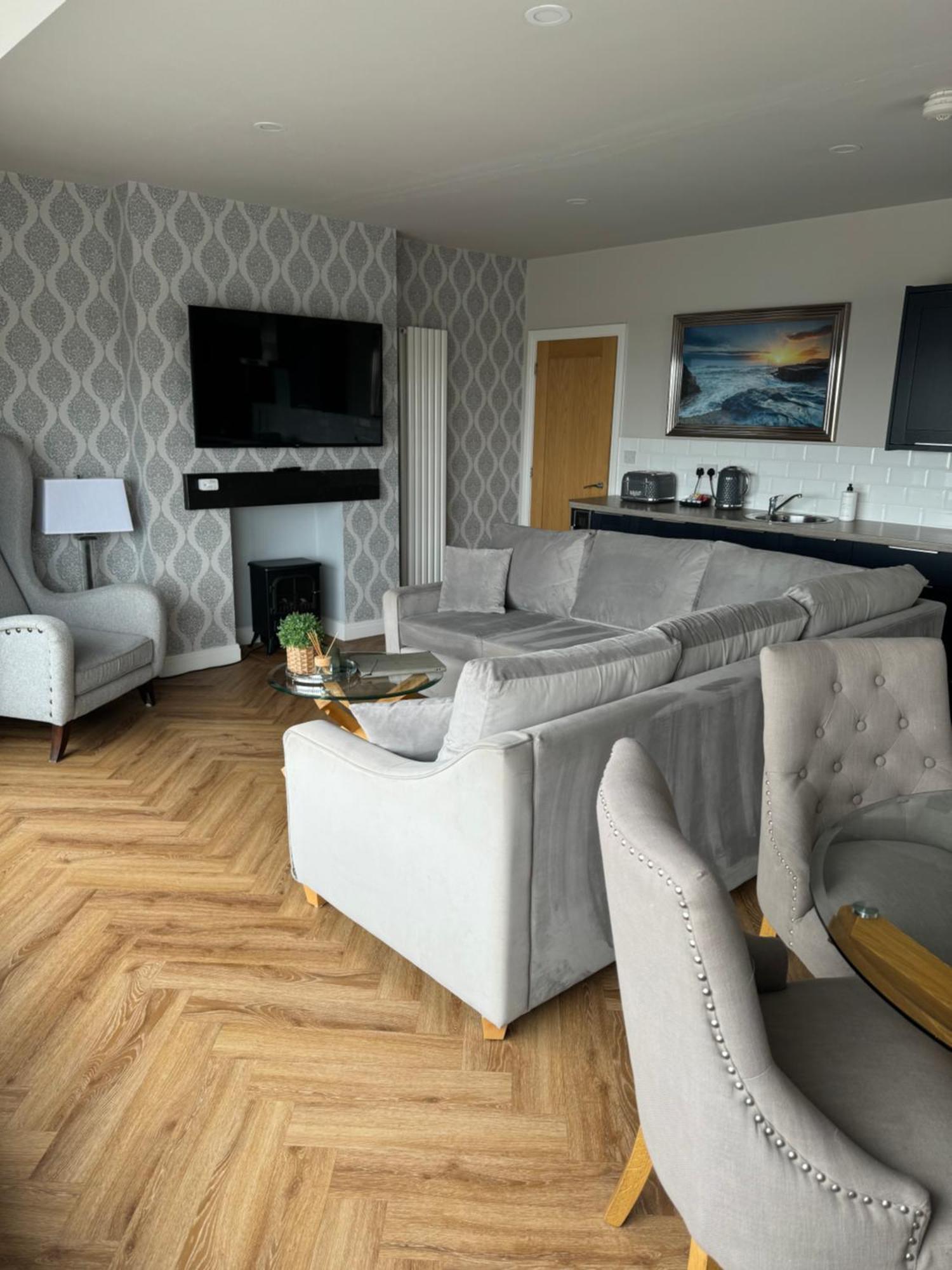 Beach House Apartment On Ground Floor With Sea View - Pet Friendly Cleveleys Buitenkant foto