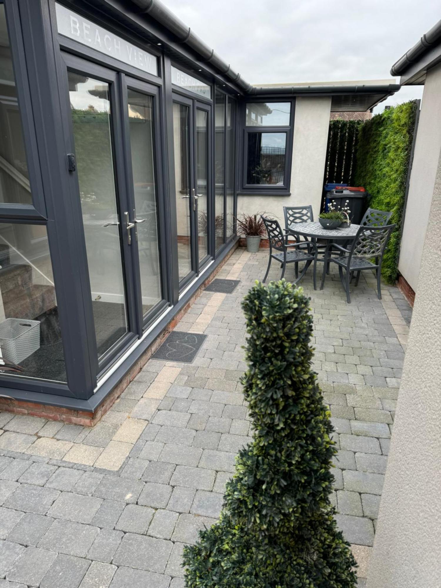 Beach House Apartment On Ground Floor With Sea View - Pet Friendly Cleveleys Buitenkant foto
