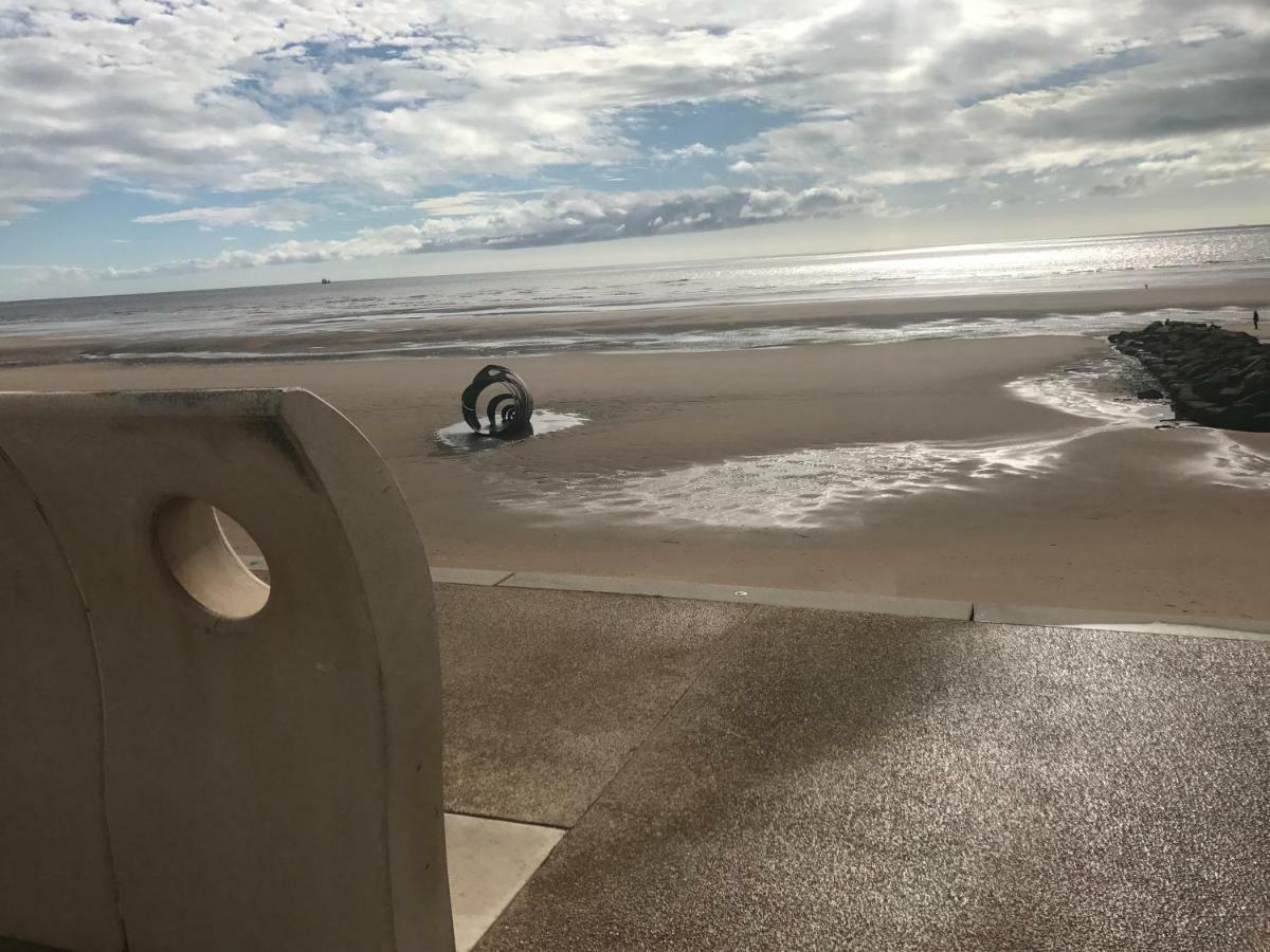 Beach House Apartment On Ground Floor With Sea View - Pet Friendly Cleveleys Buitenkant foto