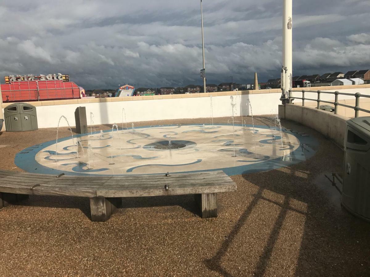 Beach House Apartment On Ground Floor With Sea View - Pet Friendly Cleveleys Buitenkant foto